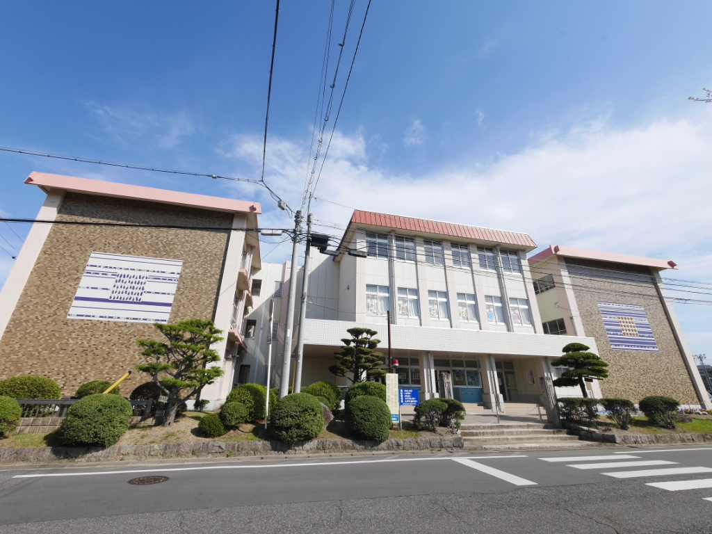 小学校　湖南市立下田小学校（小学校）まで787m