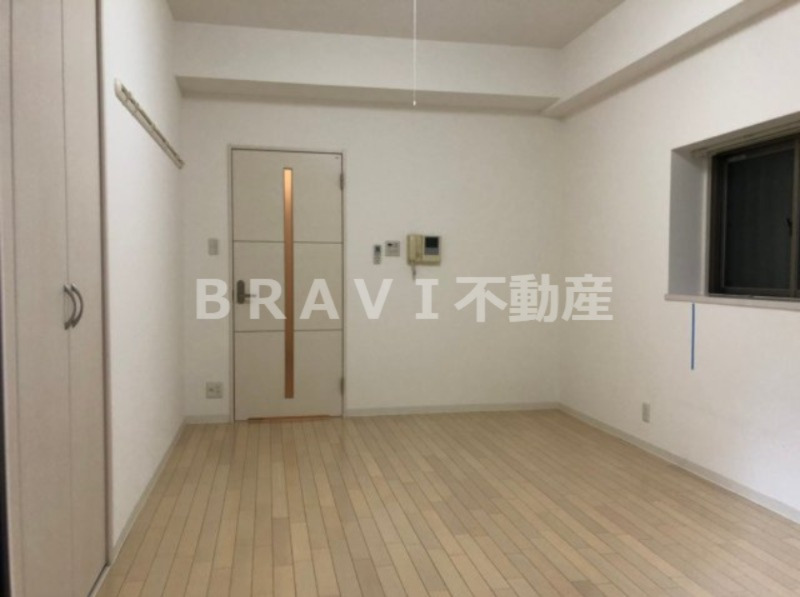 居室・リビング　【ラムール谷町】スタンダードな洋室です