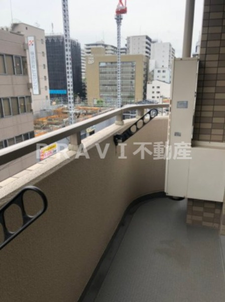 バルコニー　【ラムール谷町】外からの目が気にならないバルコニーで洗濯物が