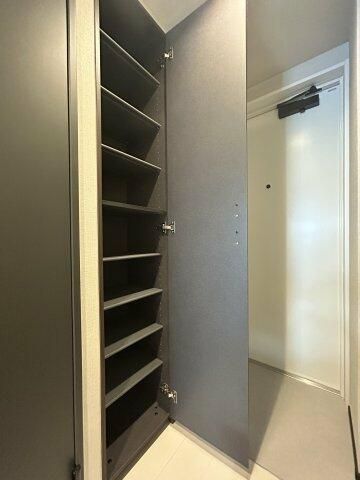 収納　グローリオシェルト駒込　北区中里２丁目