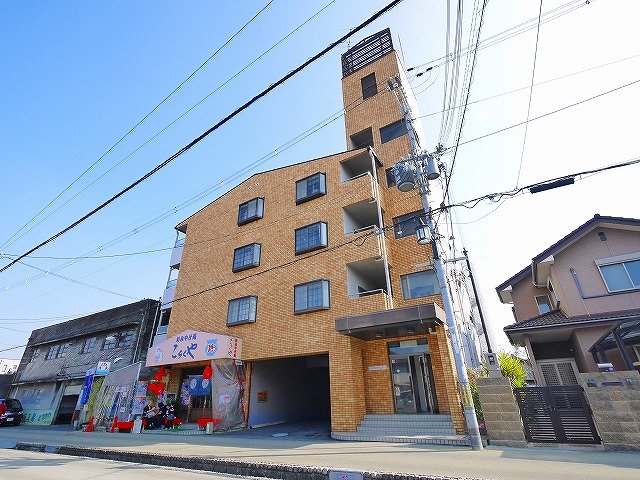 建物外観　落ち着いた雰囲気の外観です