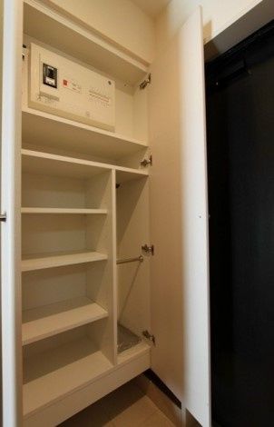 玄関　（別タイプ参考写真）Ｌ Ｆｌａｔ板橋本町　板橋本町