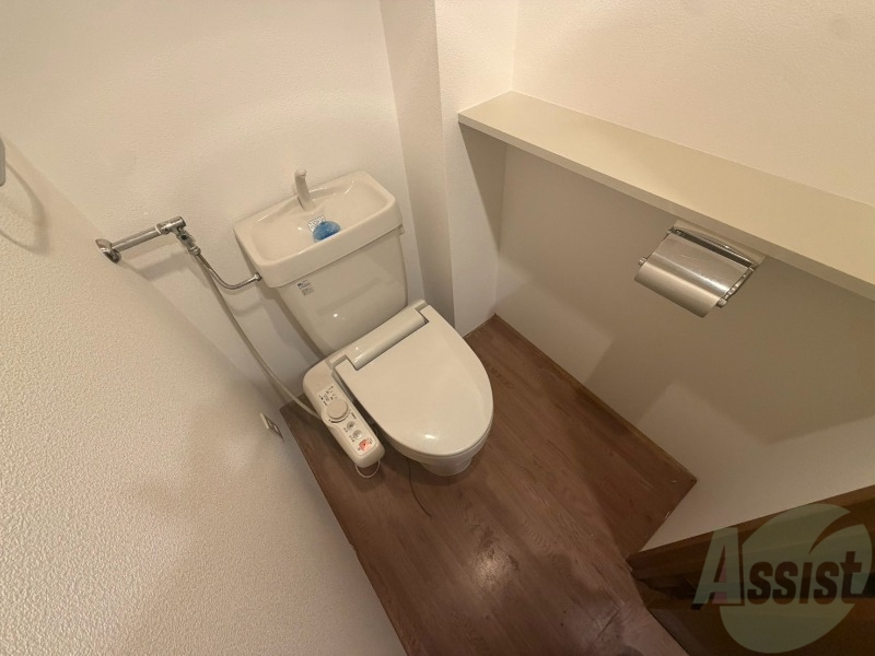 トイレ　ウォシュレット機能がついたトイレです。安心して使用できます。
