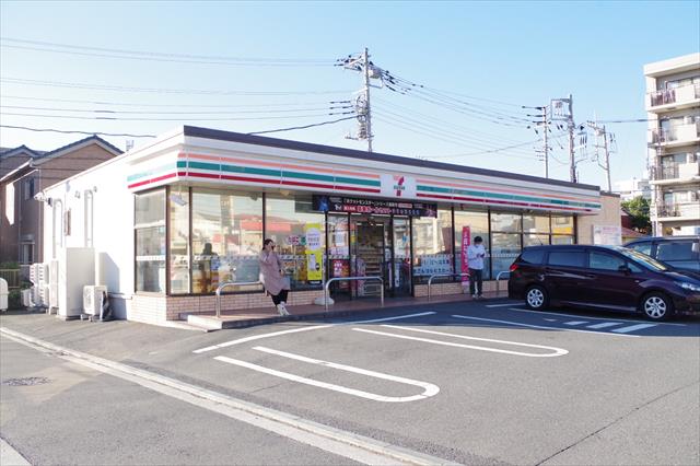 コンビニ　セブンイレブン　横浜六浦１丁目（コンビニ）まで497m
