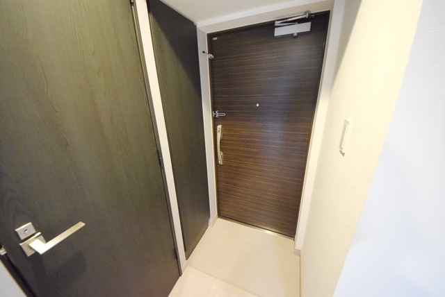 玄関　※別部屋の参考写真です。