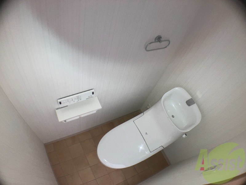 トイレ　清潔感があるトイレは、温水洗浄便座付です。