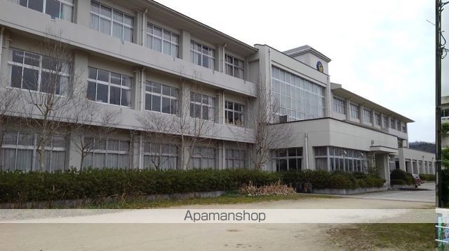 小学校　岩倉小学校（小学校）まで816m
