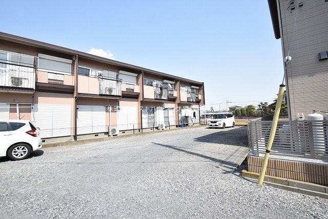 ロビー　駐車場