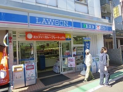 コンビニ　ローソン（コンビニ）まで860m