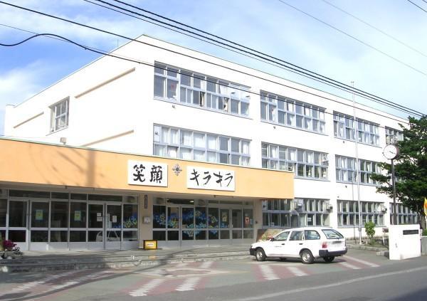 小学校　札幌市立二十四軒小学校（小学校）まで312m