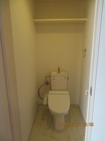 トイレ　※写真は同じマンションの違う部屋のものになります。