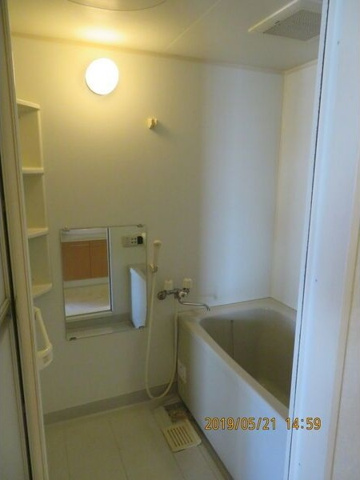 バス・シャワールーム　※写真は同じマンションの違う部屋のものになります。