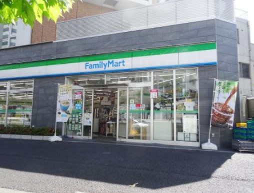 コンビニ　ファミリーマート目黒三丁目店（コンビニ）まで50m