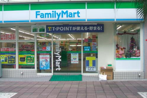 コンビニ　サブウェイ 大井町阪急ファミリーマート店（コンビニ）まで242m