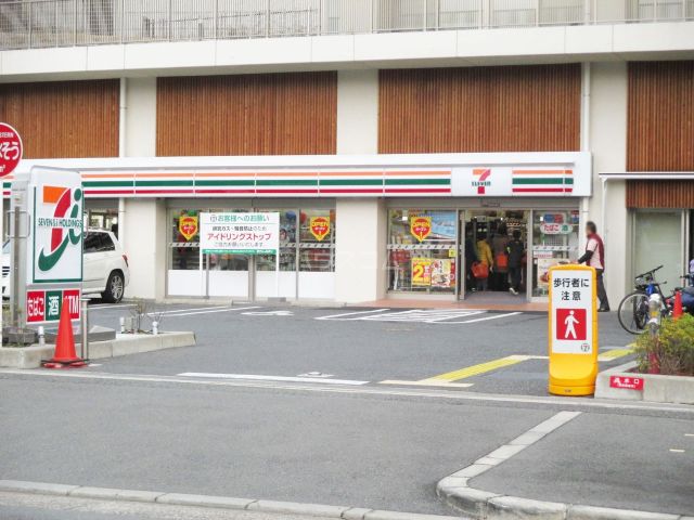 コンビニ　セブン-イレブン 豊中新千里北町店（コンビニ）まで246m