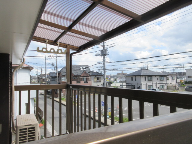 バルコニー　南向きの屋根付きバルコニー！