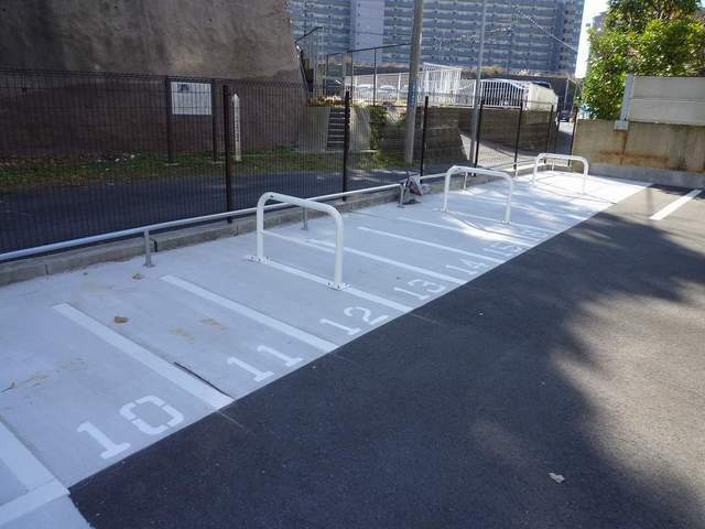 その他　入居者様専用バイク置場大型バイクも可能２千円～３千円