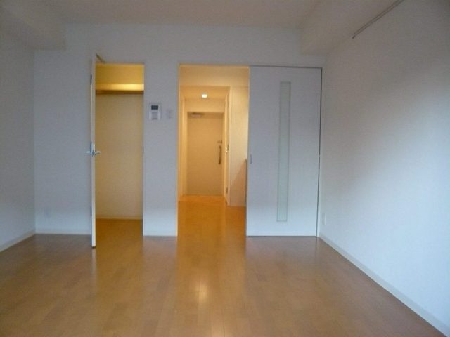 居室・リビング　８．５帖の広いお部屋です