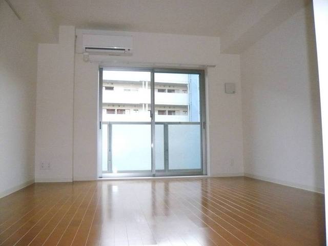 居室・リビング　はりが少なく家具の配置がしやすいお部屋です！