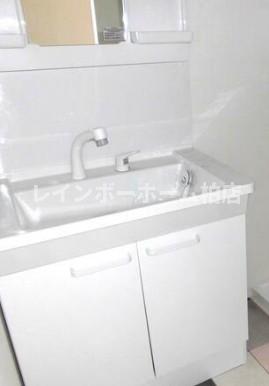 洗面設備　使いやすい洗面所です