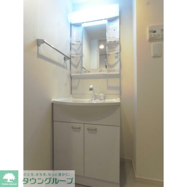洗面設備　シャワー付き独立洗面化粧台♪
