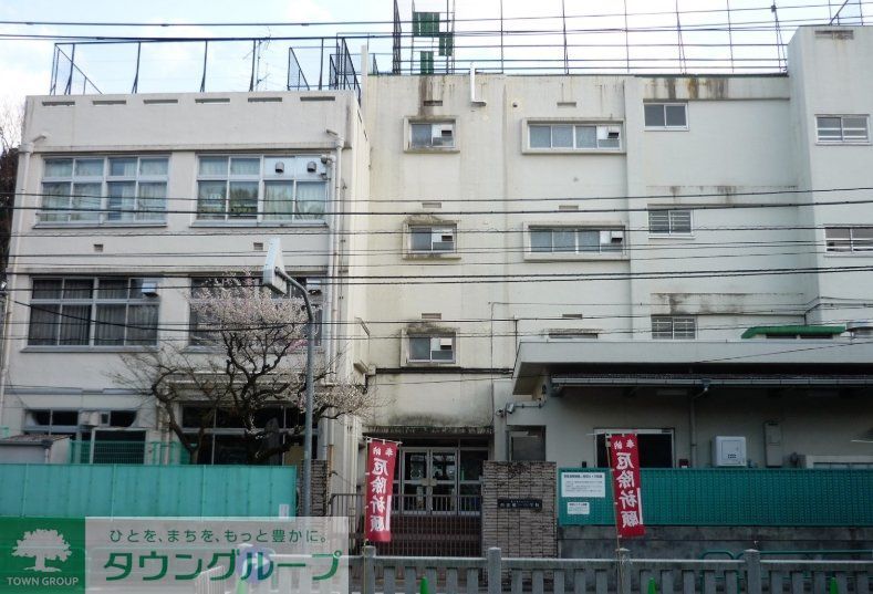 小学校　杉並区立桃井第一小学校（小学校）まで530m