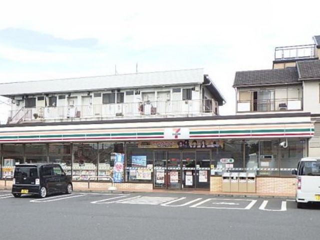 コンビニ　セブンイレブン藤沢亀井野北店（コンビニ）まで556m