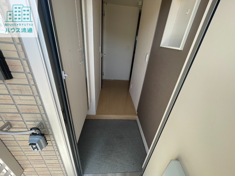 玄関　※別号室の写真です