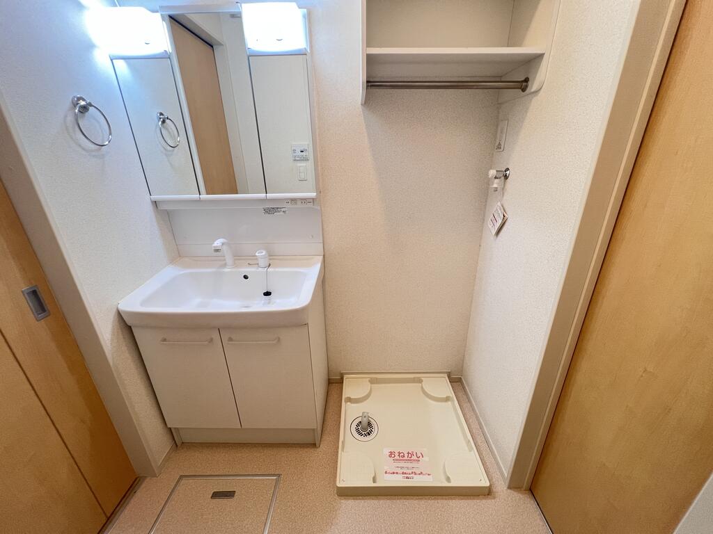洗面設備　室内洗濯機置き場も設置済み！