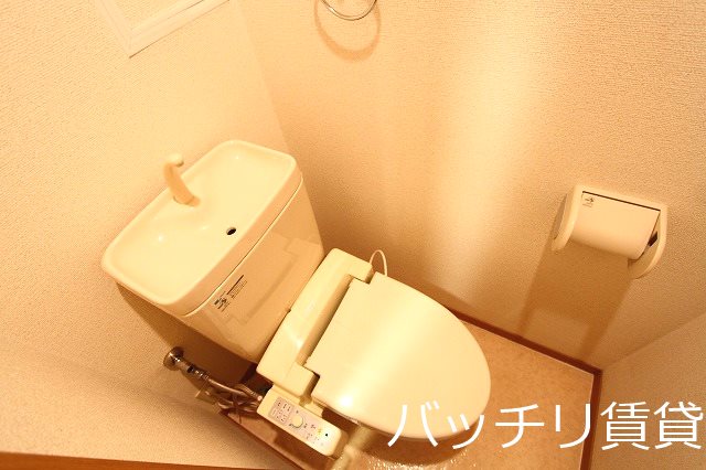 トイレ　＊画像は別部屋の為、現状を優先致します