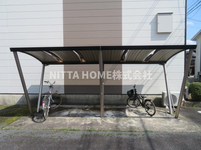 その他共有部分　屋根付きの駐輪場です☆彡