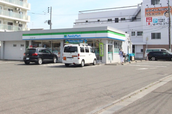 コンビニ　ファミリーマート仙台八幡二丁目店（コンビニ）まで65m