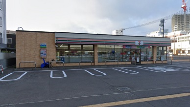 コンビニ　セブンイレブン札幌厚別中央1条店（コンビニ）まで406m