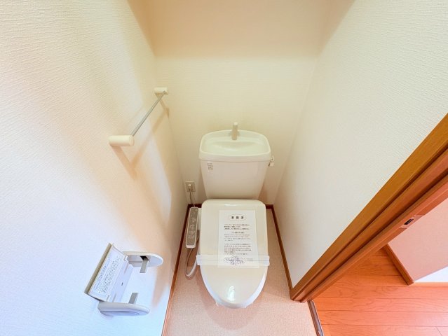 トイレ　※同階の反転タイプのお部屋の写真です。