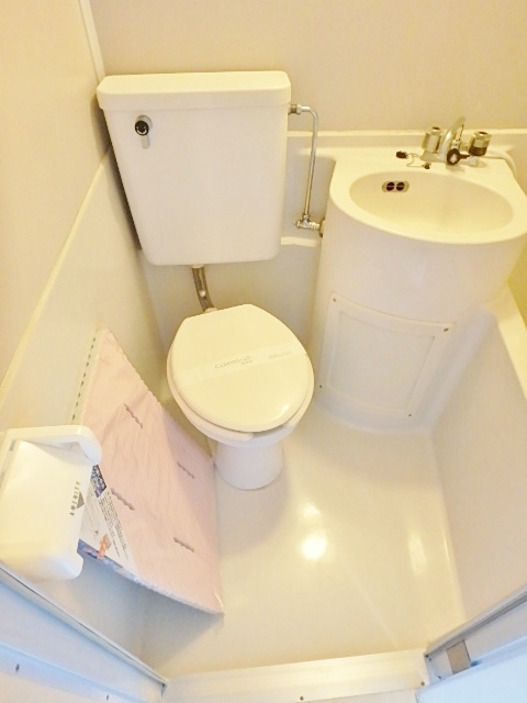 小田急多摩線 唐木田駅 徒歩5分 5階建 築40年のトイレ写真