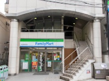 コンビニ　ファミリーマート赤坂稲荷坂店（コンビニ）まで268m