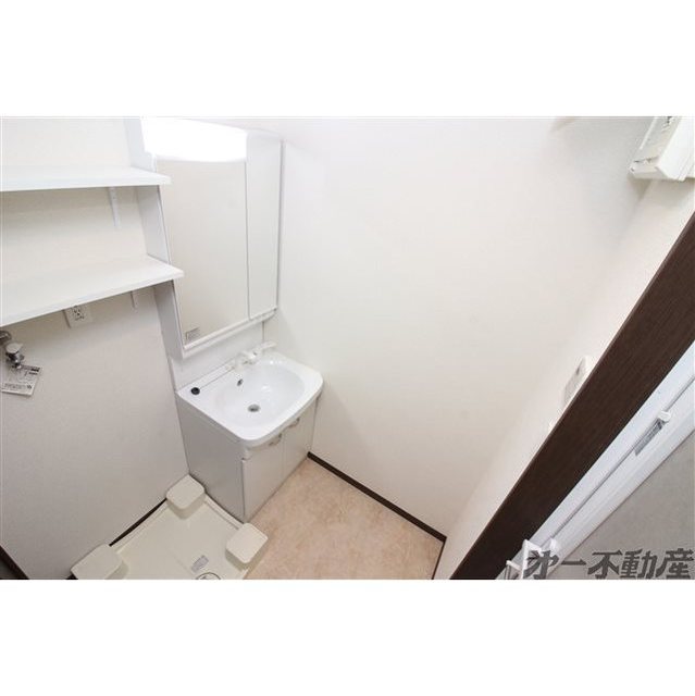 洗面設備　シャワー付洗面化粧台