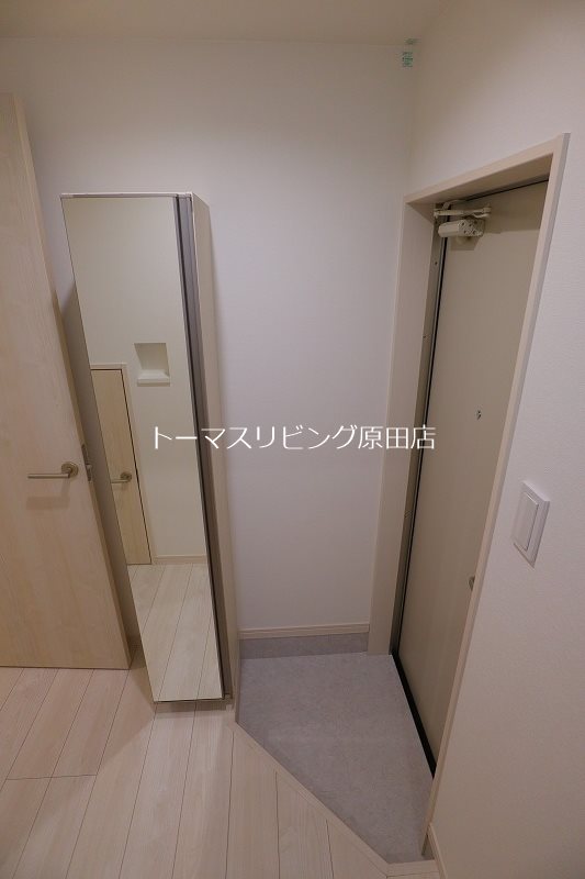 玄関　102号室写真