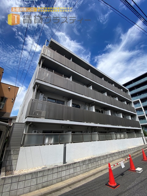 建物外観　道に迷いませんよ、駅から１本道。