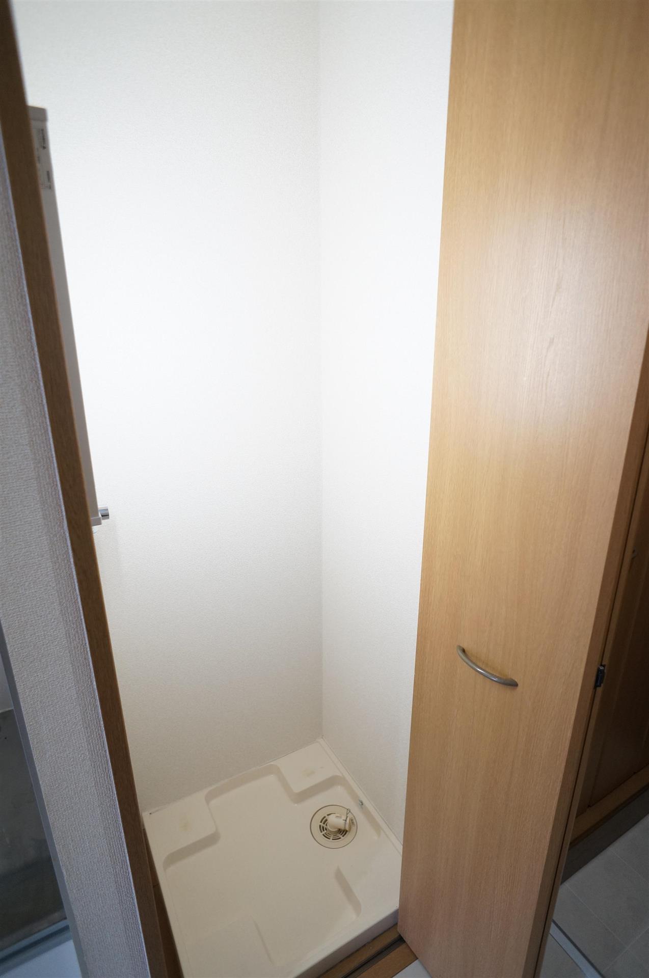 洗面設備　室内洗濯機置き場です(^_-)-☆