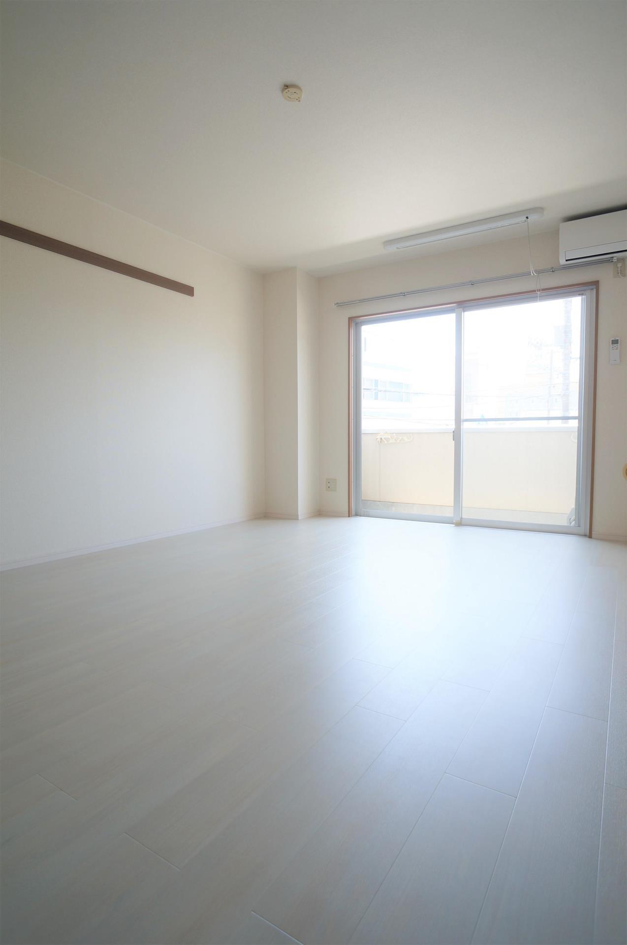 バルコニー　キッチン側からのお部屋全体です！！