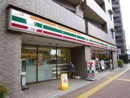 コンビニ　セブンイレブン文京小石川4丁目店（コンビニ）まで320m