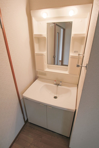 洗面設備　同じ建物の別のお部屋