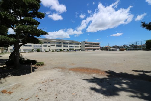 小学校　足利市立御厨小学校（小学校）まで807m
