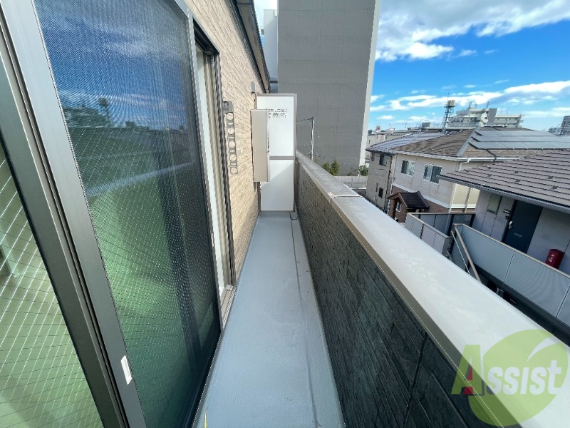 バルコニー　バルコニーはこちらになります。洗濯物を沢山干せそうですね。