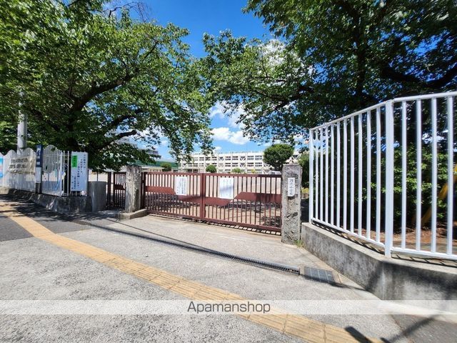 小学校　日野市立潤徳小学校（小学校）まで570m