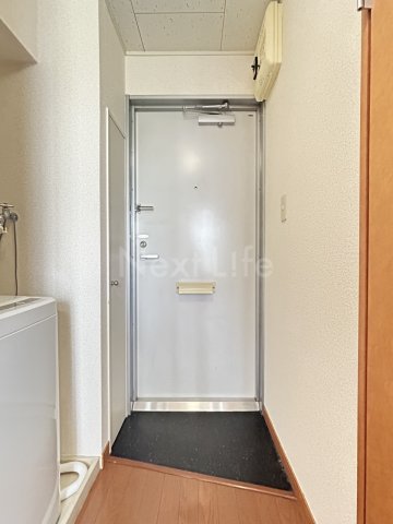 レオパレス雷塚の玄関写真