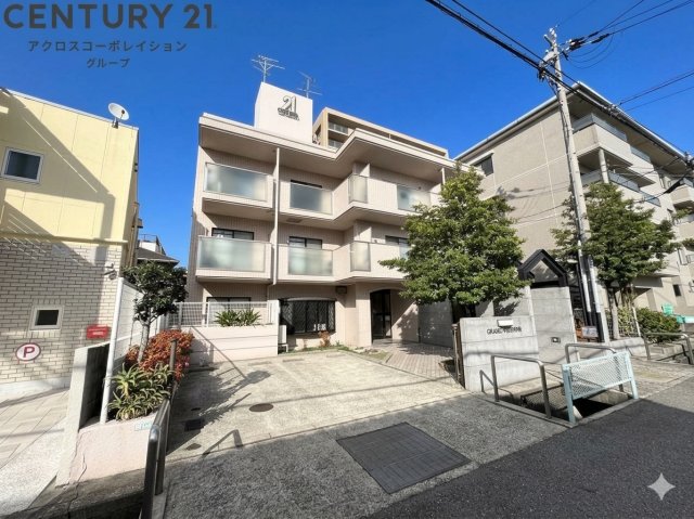 建物外観　エレベータ付きで、重い荷物があっても便利です！