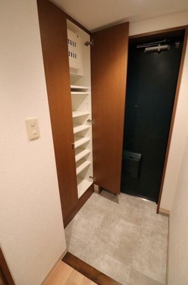 根岸旭台フーガの玄関写真
