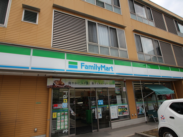 コンビニ　ファミリーマート　東玉川二丁目店（コンビニ）まで641m